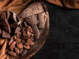 क्या चॉकलेट एक सुपरफूड है? जानिए इसे खाने के फायदे और साइड इफेक्ट्स