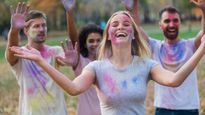 Holi 2023: ससुराल में पहली होली को बनाना चाहती हैं मजेदार, इन टिप्स को ट्राई कर बनाएं यादगार