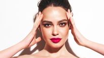 Makeup Hacks: चौड़े माथे को छोटा दिखाने के लिए ट्राई करें ये ट्रिक्स