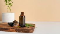 Hair Dandruff Home Remedies: डैंड्रफ से छुटकारा पाने के लिए नीम के तेल का ऐसे करें इस्तेमाल