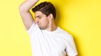 Summer Tips: पसीने की बदबू के कारण कोई लड़की नहीं आती करीब, ट्राई करें ये डिओडोरेंट