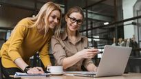 Female Workplace Issues: वर्क प्लेस पर महिलाओं इन 5 बड़ी चुनौतियों का करती हैं सामना