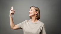 Makeup Setting Spray: गर्मी में लंबे समय तक फेस पर मेकअप रखने के लिए ऐसे करें सेटिंग स्प्रे का इस्तेमाल