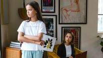 Mother-Daughter Relationship: इन इशारों का मतलब है आपकी मां के साथ टॉक्सिक रिलेशन है 