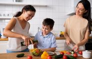Mother's Day 2023: मां को रखना चाहते हैं ताउम्र स्‍वस्‍थ, जानें 20 से 80 उम्र में कैसी होनी चाह‍िए डाइट 