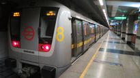 दिल्ली मेट्रो:  कपल के लिपलॉक का वीडियो हो रहा वायरल, जानिए PDA और वलर्गरिटी में अंतर
