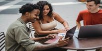 Workplace Friendship: ऑफिस फ्रेंडशिप के होते हैं कई फायदे, दोस्ती निभाने का सही तरीका जानें, वर्ना होगा नुकसान