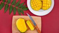 Mango Buying Tips: मैंगो खरीदते समय मीठे की जगह खरीद लेते हैं खट्टा आम, इस तरह करें सही पहचान