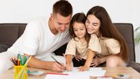 Parenting Tips : दूसरों की तरह अच्छा पैरेंट बनने की ना करें कोशिश, ऐसे करें बच्चे की परवरिश