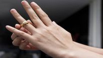 Palmistry: अनामिका उंगली से जानिए पैसों के मामले में कितने भाग्यशाली हैं आप 