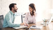 Office Romance Tips: ऑफिस अफेयर को रखना है टॉप-सीक्रेट, तो कभी न करें ये मिस्‍टेक्‍स 