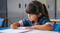 Parenting Tips: होमवर्क करने से जी चुराता है बच्‍चा, ये तरीके कर सकते हैं आपकी मदद 