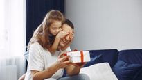 Fathers Day 2023 : फादर्स डे पर पापा को तोहफा देने का बना रही है मन, इन गिफ्ट आइडियाज से मिलेगी मदद