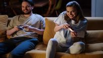 Couple Games: लव लाइफ को स्पाईसी बनाने के लिए खेलें ये मजेदार कपल गेम्स 