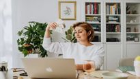 Investment Tips: इन खास आदतों वाली महिलाएं होती हैं Money Saver,बैंक में हमेशा रहता है पैसा