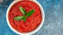 Tomato Chutney Recipe: सिर्फ 2 टमाटर से बनाए खट्टी-मीठ्ठी चटनी, ये है रेसिपी 