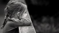 Bad Parenting: पैरेंट्स की इन हरकतों से बच्चे बन जाते हैं डरपोक, लो-कॉन्फिडेंस बनाता है कमजोर 