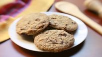 How to protect biscuits from moisture : मानसून में नमकीन- बिस्कुट में आ जाती है सीलन? ऐसे स्‍टोर करें 