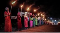 Manipur Violence : कौन हैं मणिपुर की ‘मीरा पैबिस’, जो 40 सालों बाद फिर से मशाल थामें सड़कों पर उतरी