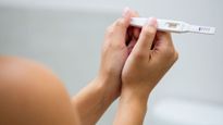 Fertility Myths Vs Facts: रोमांटिक फ‍िल्‍म देखने से बन सकती है मां, जानें fertility से जुड़े 6 म‍िथक और सच 
