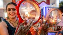 Karwa Chauth 2023: शॉपिंग से पहले जान लें अपना लकी कलर, वैवाहिक जीवन में भी घुलेगा प्यार का रंग