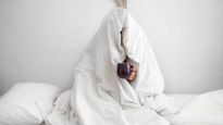 Winter Hacks: गंदी रजाई ओढ़ने से हो सकती है साइनस, जाने कैसे कंबल की सफाई करें 