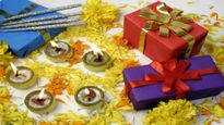 Diwali Gifts: अपना भाग्य चमकाने के लिए तोहफे में दें ये 5 आइटम्स, गुड लक के साथ बढ़ेगा बैंक बैलेंस