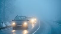  Low Visibility के बीच गाड़ी चलाते हुए इन 6 सेफ्टी टिप्‍स का रखें ध्‍यान, कोहरे में नहीं होंगे परेशान