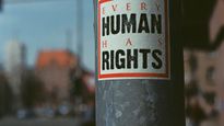 Human Rights Day Shayari: मानवाधिकार दिवस पर जरूर पढ़ें 'हक़' से जुड़ी शायरी