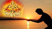 First Raviwar of 2024: पूरे साल बनी रहेगी सूर्य देव की कृपा, बस आज कर लें इन मंत्रों का जाप