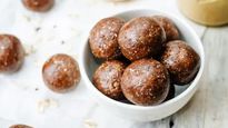 Chocolate Day 2024 :  अगर आपका पार्टनर है फिटनेस फ्रीक, तो घर पर बनाएं चॉकलेट प्रोटीन बॉल्स, ये रही रेसिपी  