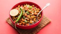 Kala Chana Chaat : शाम के नाश्ते में बनाएं टेस्टी और हेल्दी काला चना चाट, यहां जानिए रेसिपी