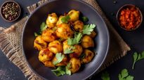  Khatte Meethe Aloo Recipe For Navratri: नवरात्रि व्रत में झटपट बनाएं खट्टे मीठे आलू, यह है रेसिपी
