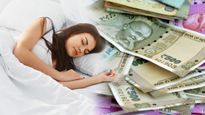 Sapne Me Paisa Dekhna: सपने में पैसे देखना शुभ या अशुभ? जानें भविष्य को लेकर मिलता है क्या संकेत
