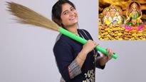 Dhanteras 2024: धनतेरस पर झाड़ू खरीदते समय ना करें ये गलतियां, इन टिप्स की मदद से घर लाएं नयी झाड़ू