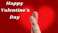   Valentine Wishes For Girlfriend: इन रोमांट‍िक शायरियों से गर्लफ्रेंड का जीते दिल, पढ़ते ही हो जाएगी खुश 
