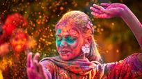  Holi 2025 :  बालों और दाढ़ी में जम गया होली का रंग, इन घरेलू नुस्‍खों से छुड़ाए 