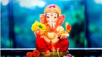 Ganesha Chaturthi 2025 : वास्‍तु के अनुसार गणपति जी की सूंड किस दिशा में होनी चाहिए? जानें महत्व और अर्थ