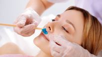 Is Nose Waxing Safe : नाक के बालों की वैक्सिंग के दौरान महिला को पड़ा दौरा, वीडियो देख सहम जाएंगे आप