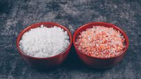 Pink Salt vs White Salt: सफेद या पिंक नमक कौन सा सेहत के लिए फायदेमंद? जानें असली सच