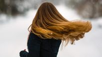 Winter Hair Care Tips: ठंड में भी बाल रहेंगे रेशमी और शाइनी, बस कर लें ये 1 काम