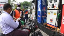 Petrol Diesel Price Today: आज पेट्रोल-डीजल सस्ता हुआ या महंगा? देखें दिल्ली से पटना तक की रेट लिस्ट