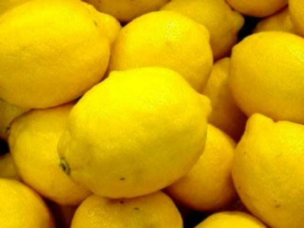 नींबू नीचोडे़