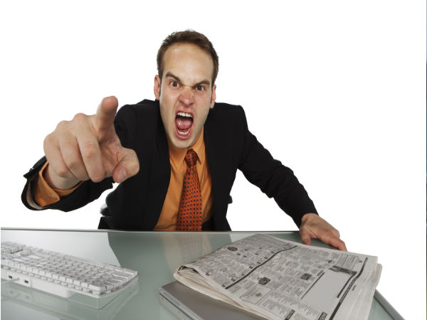 चिल्‍ला कर बातें करना 