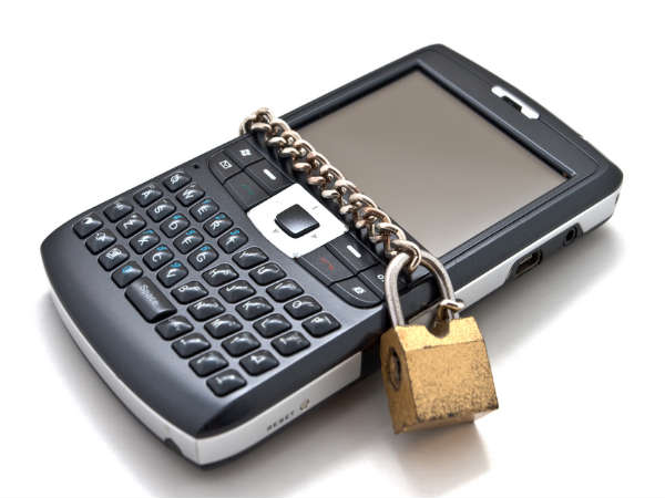 मोबाइल को पॉकेट में ना रखें