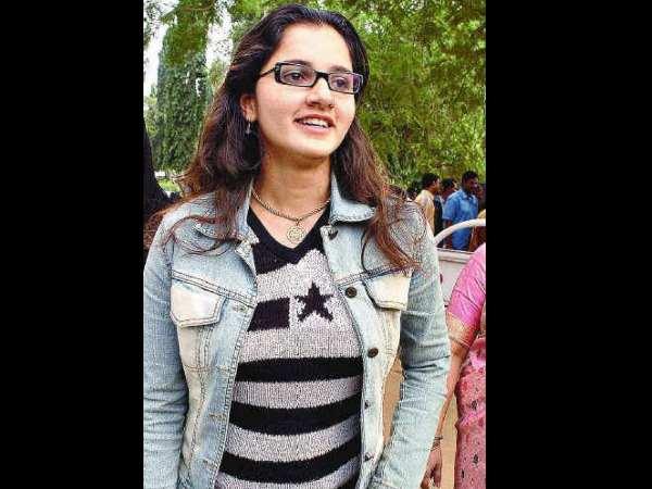 चश्‍मा और नोज़ रिंग बन गई स्‍टाइल 