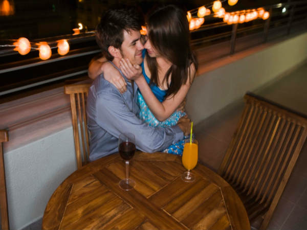 अपनी डेट को डिनर के लिए आमंत्रित करें 