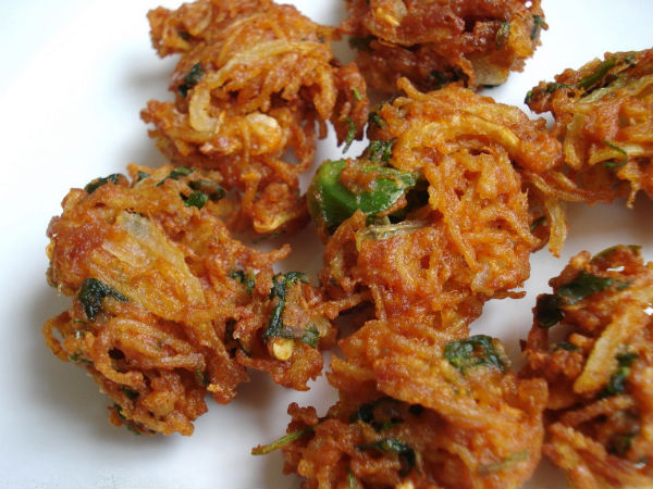 <a href=/recipes/chats/noodles-pakora-recipe-aid0204.html target=
