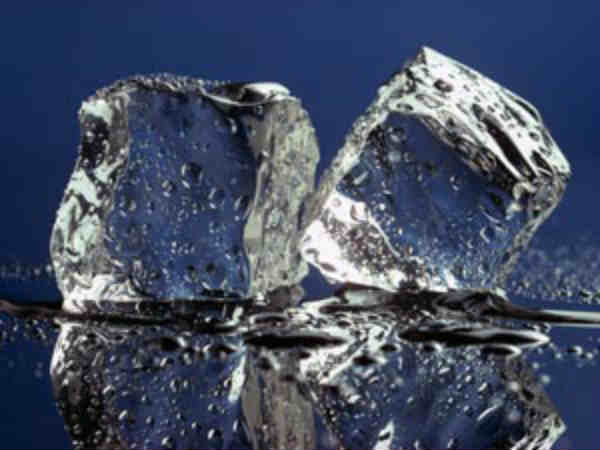 बर्फ के टुकड़े से सिकाईं 