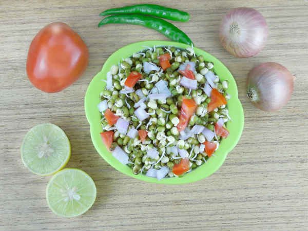 11. अंकुरित मोठ